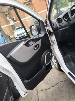 Renault trafic., año 2018... Diésel  175.000 kilóm
