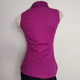 Zara. Blusa color buganvilla con volantes. Talla S