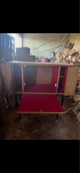 Mueble bar con ruedas