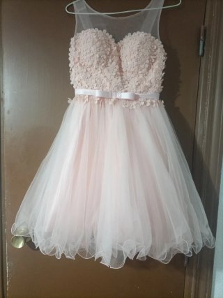 Vestido de fiesta rosa corto