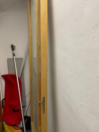 Puerta madera cristal relieve guardada!
