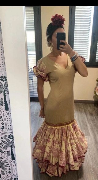 Traje de Flamenca Beige y Rojo