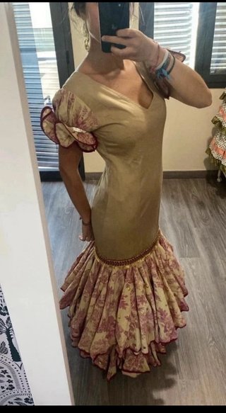 Traje de Flamenca Beige y Rojo
