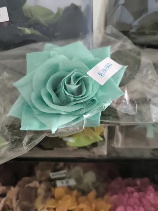 Lote 1.914 flores tela - Menos de 1€/ud