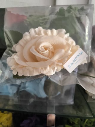 Lote 1.914 flores tela - Menos de 1€/ud