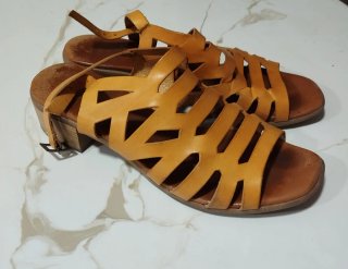 Sandalias de piel marrón talla 40