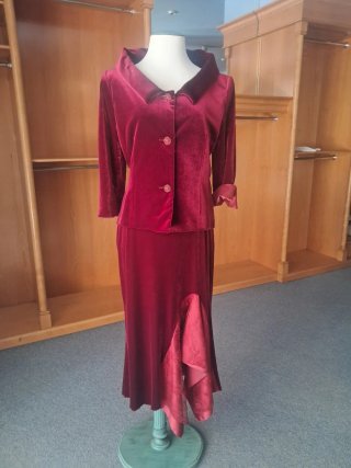 Traje de fiesta/madrina rojo terciopelo