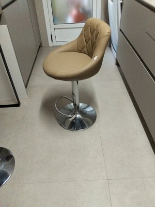 Taburete alto barra piel beige y metal regulable