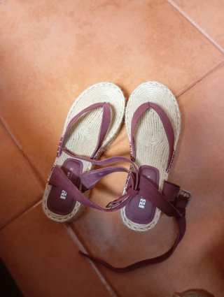 Sandalias Pull&Bear Esparto Cuña Morado Beige