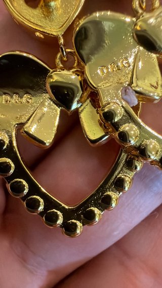 Orecchini cuore con fiocco e perle