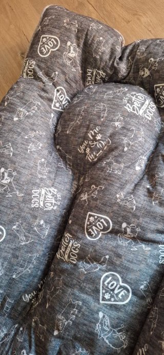 Cama para perro con estampado. Medidas 118x88