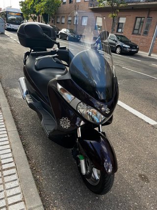Suzuki Burgman 200cc Negra/Burdeos