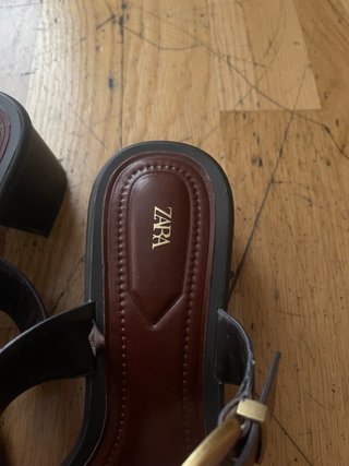 Sandalias Zara Piel Hebilla Dorada