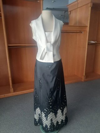 Conjunto fiesta top blanco y falda negra