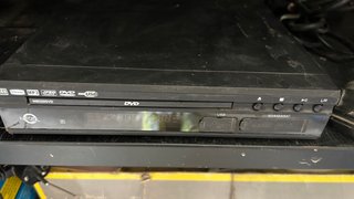 Reproductor DVD-RW/-R y VHS No es combinado son 3