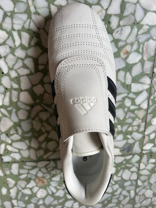 Scarpe Adidas beige e nere