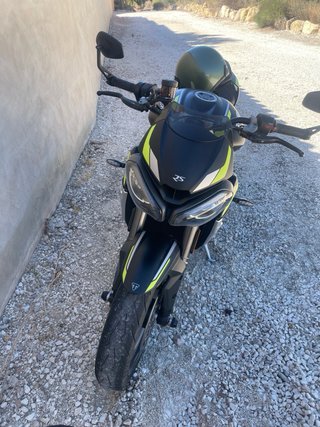 Triumph Street Triple 765 RS Negra y Verde