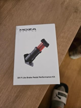 MOZA R3 Racing Wheel & Pedals Xbox/PC