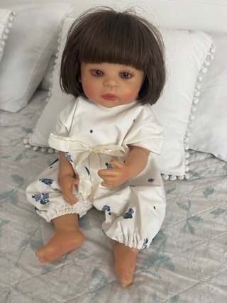 Lote Muñeca tipo bebé Reborn realista con Ropita