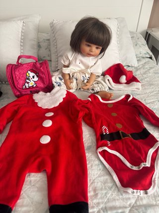Lote Muñeca tipo bebé Reborn realista con Ropita