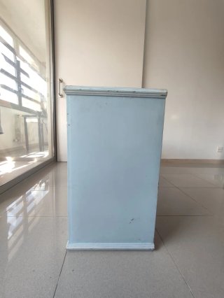 Vitrina Vintage Madera y Cristal Azul