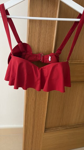 Sujetador bikini rojo con volantes
