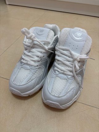 New Balance 530 Bambas Plata y Blanco