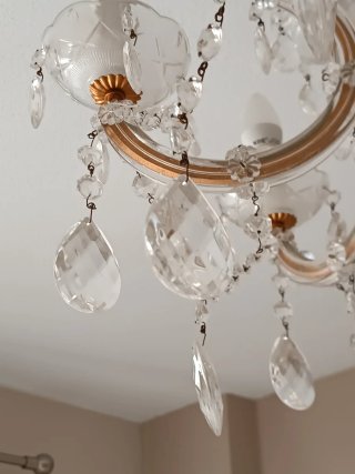 Lámpara de cristal dorada