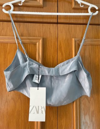 Top Zara plateado y azul con pedrería
