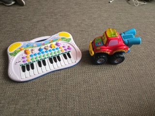 Piano y Coche Juguete Infantil funcionan bien