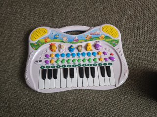Piano y Coche Juguete Infantil funcionan bien