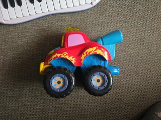 Piano y Coche Juguete Infantil funcionan bien