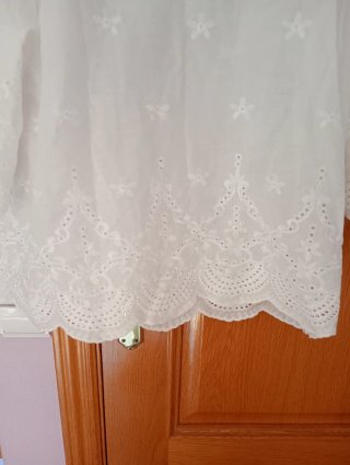 Camisa blanca de mujer con manga al codo