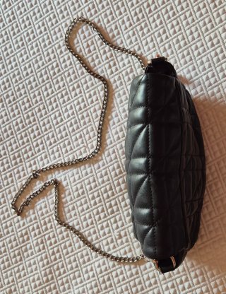 Bolso Acolchado Negro Cadena