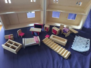 Casa de muñecas de madera