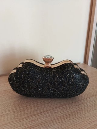 Bolso de fiesta negro y dorado