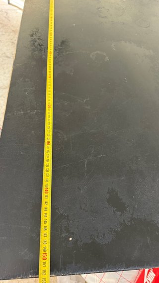 Mesa de madera, no es de comedor pero sirve
