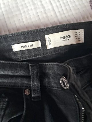 Pantalón vaquero negro Mango mujer