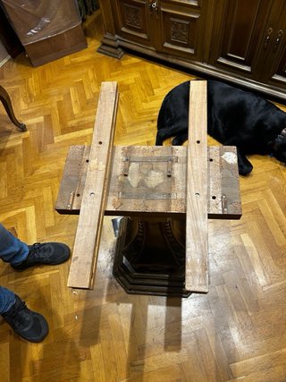 Mesa de comedor antigua de madera