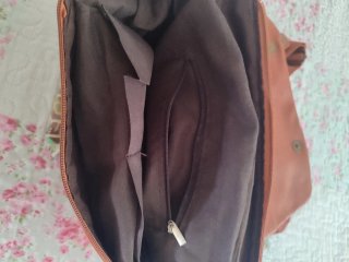 Mochila Marrón y Multicolor bolsillos interiores