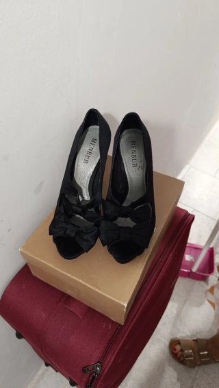 Sandalias Peep Toe Tacón Alto Negras