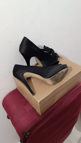 Sandalias Peep Toe Tacón Alto Negras