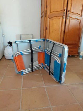 Mesa plegable con 4 sillas