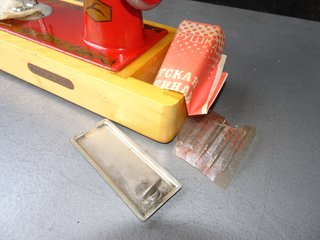 Máquina de coser de juguete URSS