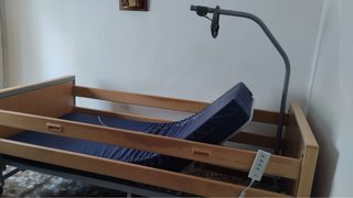 Cama geriátrica hospitalaria eléctrica INVACARE.