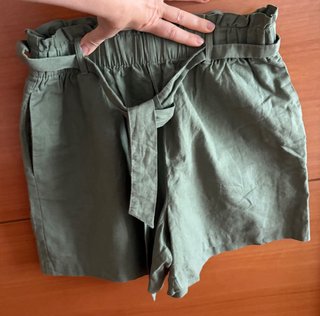 Pantalón corto lino y algodón verde. NUEVO