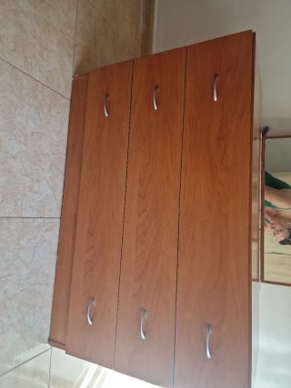Tocador de madera con espejo