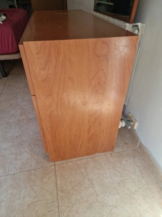 Tocador de madera con espejo