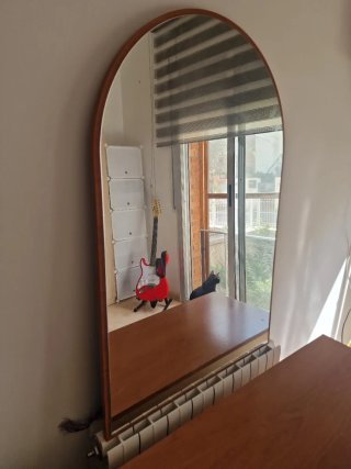 Tocador de madera con espejo