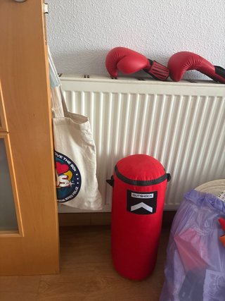 Saco de boxeo y guantes rojos 4oz